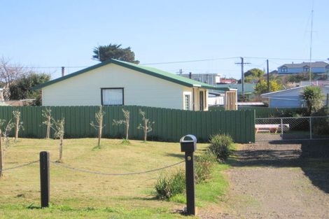 Photo of property in 9 Andresen Street, Foxton Beach, Foxton, 4815