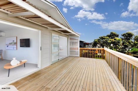 Photo of property in 2/611 Beach Road, Rothesay Bay, Auckland, 0630