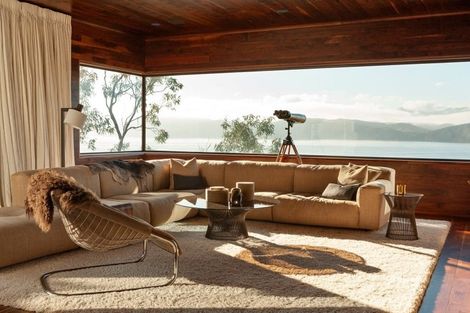 Photo of property in 3 Maramanui Way, Karaka Bays, Wellington, 6022