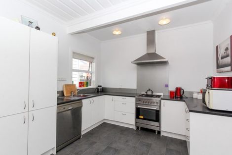 Photo of property in 6 Morley Street, New Plymouth, 4310