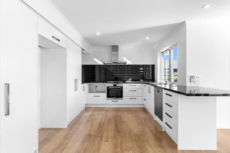 Photo of property in 10 Wentworth Lane, Waiwhakaiho, New Plymouth, 4312