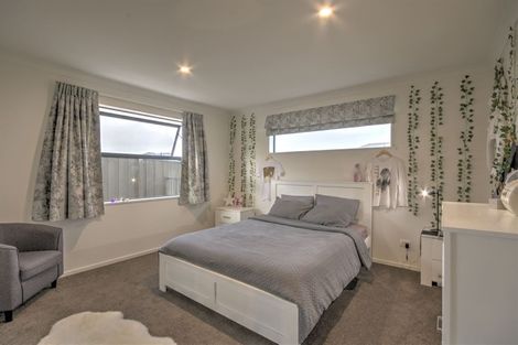 Photo of property in 17 Tutton (pvt) Mews, Rangiora, 7400