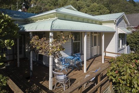 Photo of property in 125 Wellington Street, Picton, 7220