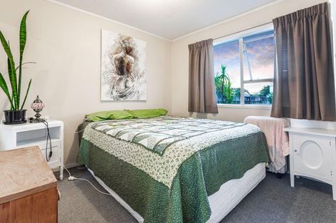 Photo of property in 5 Sumich Place, West Harbour, Auckland, 0618