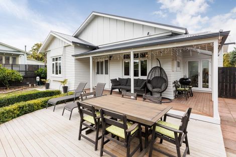 Photo of property in 32 Manson Street, Terrace End, Palmerston North, 4410