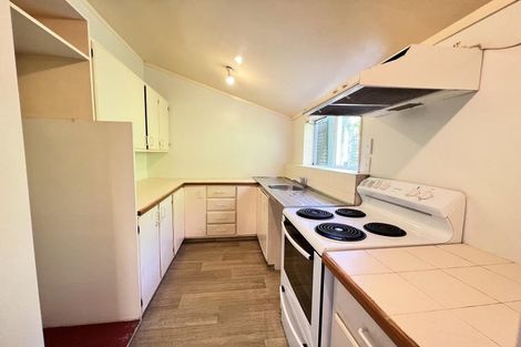 Photo of property in 9 Hungerford Road, Lyall Bay, Wellington, 6022