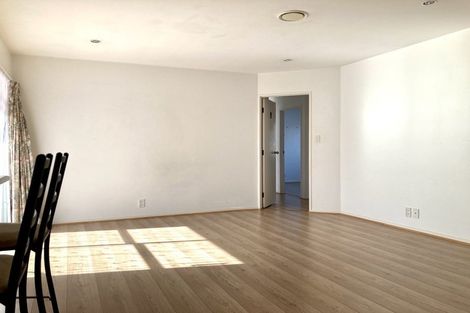 Photo of property in 30 Vintage Drive, Henderson, Auckland, 0612