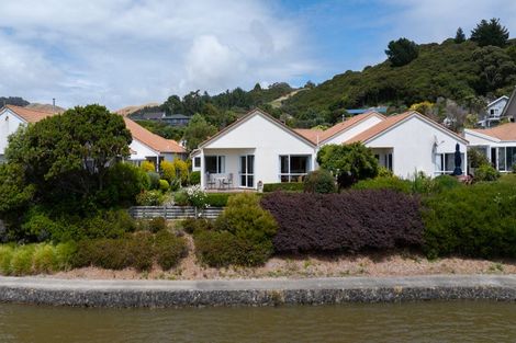 Photo of property in 4 Lakeside Villas, Whitby, Porirua, 5024