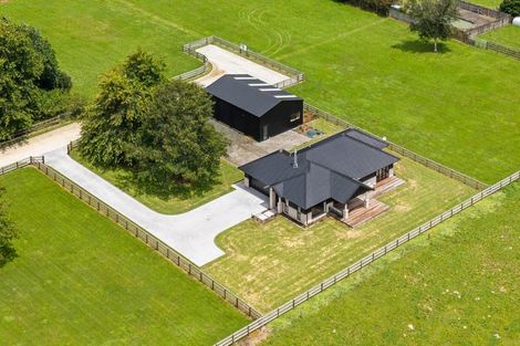 Photo of property in 16 Coates Lane, Te Poi, 3473