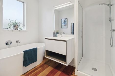 Photo of property in 27 Brooker Grove, Newlands, Wellington, 6037