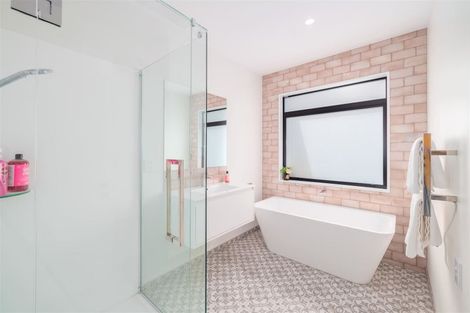 Photo of property in 28 Mcfaddens Road, St Albans, Christchurch, 8052