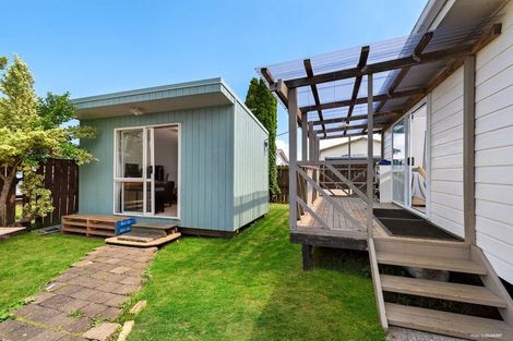 Photo of property in 2/24 Templeton Place, Clendon Park, Auckland, 2103