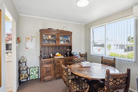 Photo of property in 4 Elder Grove, Paraparaumu, 5032