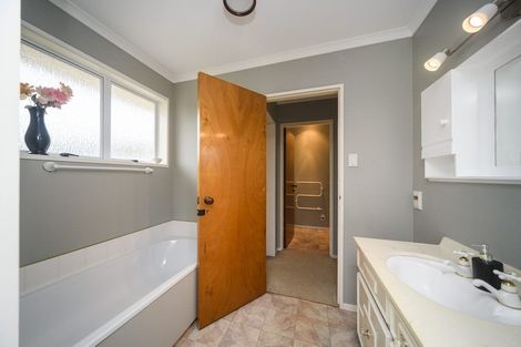 Photo of property in 23 Humphries Place, Awapuni, Palmerston North, 4412