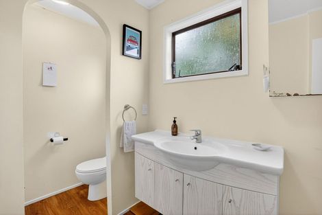 Photo of property in 2/39 Brunton Place, Glenfield, Auckland, 0629