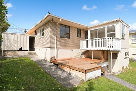 Photo of property in 7 Springside Place, New Lynn, Auckland, 0600