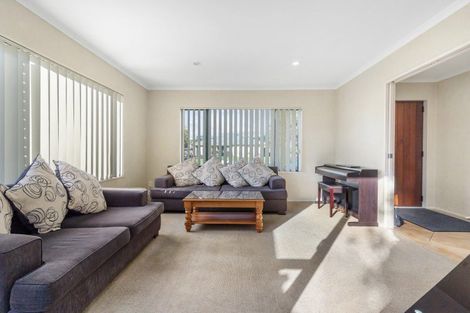 Photo of property in 2 Brosna Place, East Tamaki, Auckland, 2016