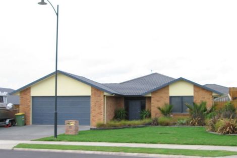 Photo of property in 13 Toledo Avenue, Henderson, Auckland, 0612