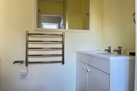 Photo of property in 2/37 Channel View Road, Campbells Bay, Auckland, 0630