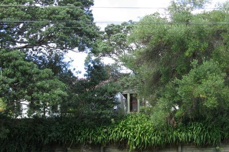 Photo of property in 14 Glen Road, Stanley Point, Auckland, 0624