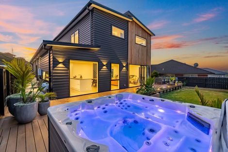 Photo of property in 15 Weatherdeck Close, Whitby, Porirua, 5024