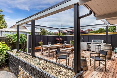 Photo of property in 224 Lake Terrace, Waipahihi, Taupo, 3330