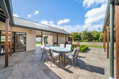 Photo of property in 32 Paekakariki Hill Road, Pauatahanui, Porirua, 5381