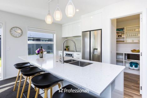 Photo of property in 12 Salisbury Crescent, Wallaceville, Upper Hutt, 5018