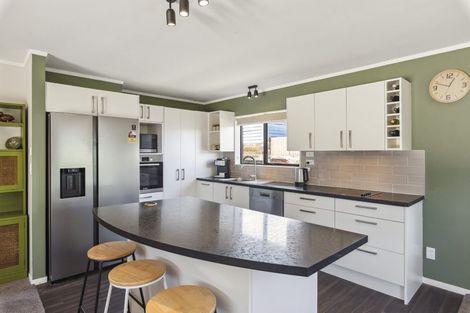 Photo of property in 4 Graham Grove, Waikanae, 5036