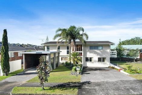 Photo of property in 19 Ravenwood Drive, Forrest Hill, Auckland, 0620