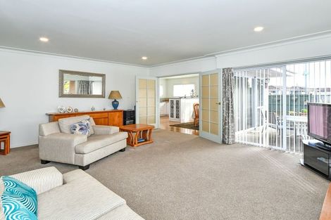 Photo of property in 12 Gibbons Road, Weymouth, Auckland, 2103