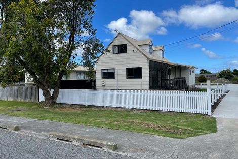 Photo of property in 6 Te Moau Avenue, Parakai, 0830