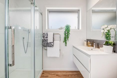 Photo of property in 1/941 Whangaparaoa Road, Manly, Whangaparaoa, 0930