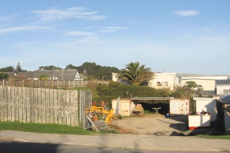 Photo of property in 32 Kapiti Crescent, Titahi Bay, Porirua, 5022