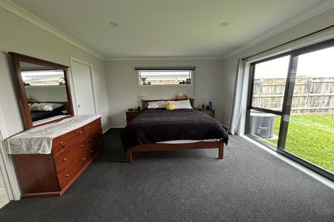 Photo of property in 8 Ash Close, Levin, 5510