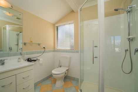 Photo of property in 5 Tollana Road, Te Atatu Peninsula, Auckland, 0610