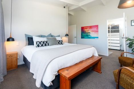 Photo of property in 15 Rangitane Street, Maupuia, Wellington, 6022