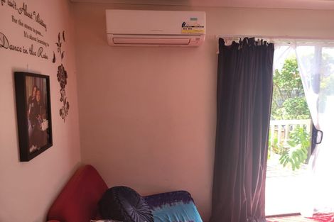 Photo of property in 12 Foyle Place, Glendene, Auckland, 0602