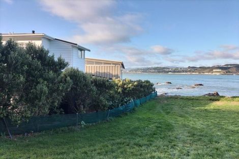 Photo of property in 281 Queens Drive, Lyall Bay, Wellington, 6022