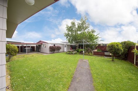 Photo of property in 8 Hillcrest Drive, Kelvin Grove, Palmerston North, 4414