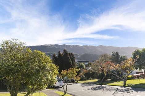 Photo of property in 76 Raroa Terrace, Tawa, Wellington, 5028
