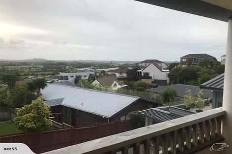 Photo of property in 9 Gwenand Place, Botany Downs, Auckland, 2010