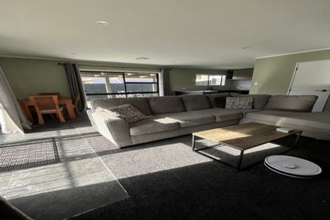 Photo of property in 6 Youngs Road, Papakura, 2110