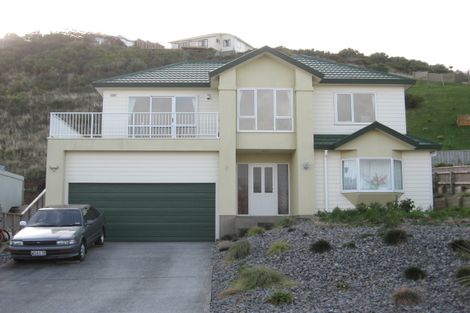 Photo of property in 53 Dress Circle, Newlands, Wellington, 6037
