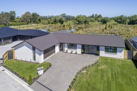 Photo of property in 32 Angus Place, Rangiora, 7400
