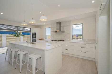 Photo of property in 22 Awatea Drive, Whitianga, 3510