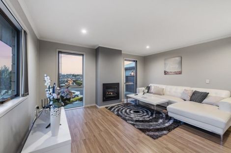 Photo of property in 80 Farnborough Drive, Grandview Heights, Hamilton, 3200