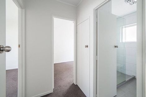 Photo of property in 2/16 Beach Road, Castor Bay, Auckland, 0620