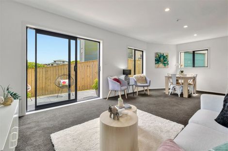 Photo of property in 84a Stewart Drive, Newlands, Wellington, 6037