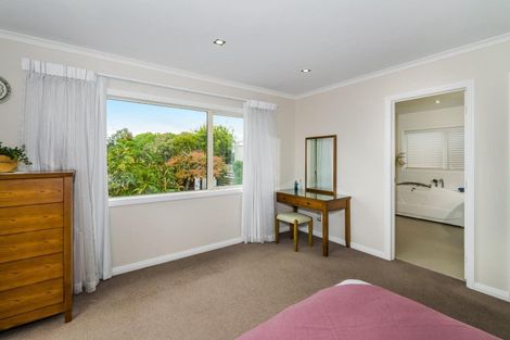 Photo of property in 32 Becroft Drive, Forrest Hill, Auckland, 0620